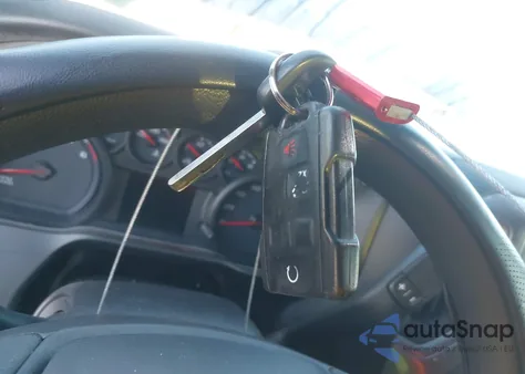 2019 Chevrolet Silverado 1500 Custom Trail Boss z USA, uszkodzony, nr VIN 1GCPYCEF1KZ380115